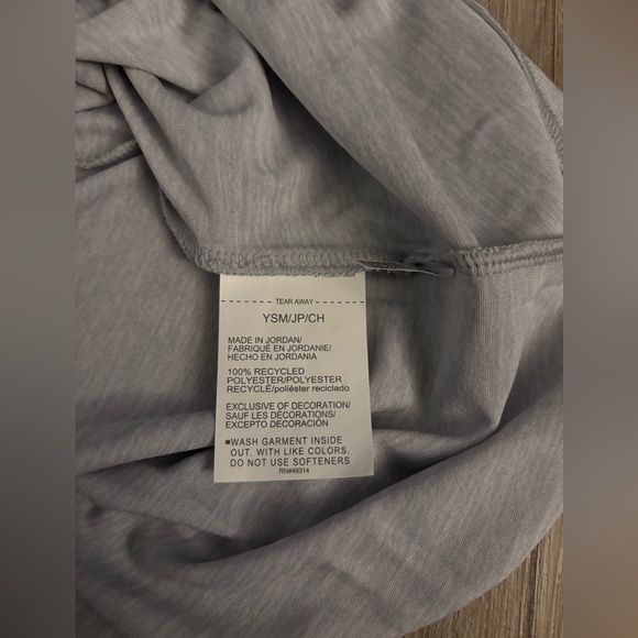 Under Armour Gray T-Shirt with Utah Red Logo - Picture 4 of 4